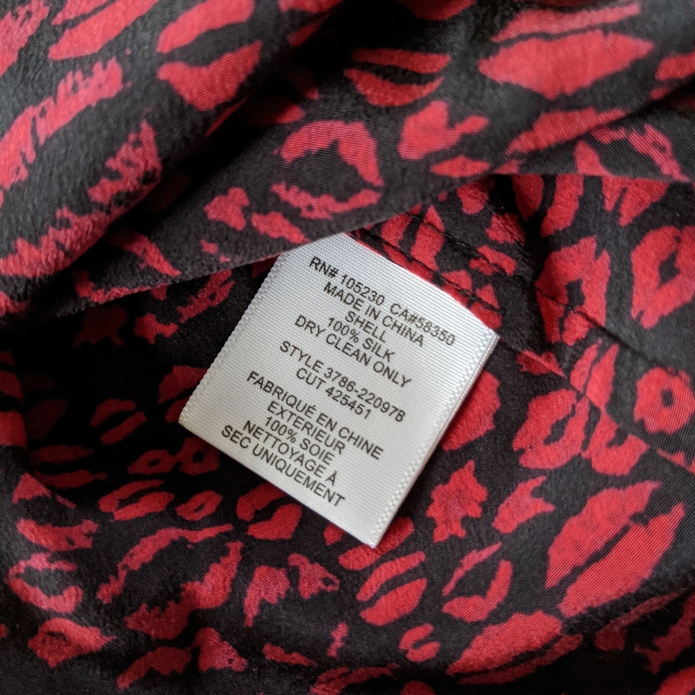 Joie Addie B Lips Kisses Silk Top Size Small - Picture 5 of 6